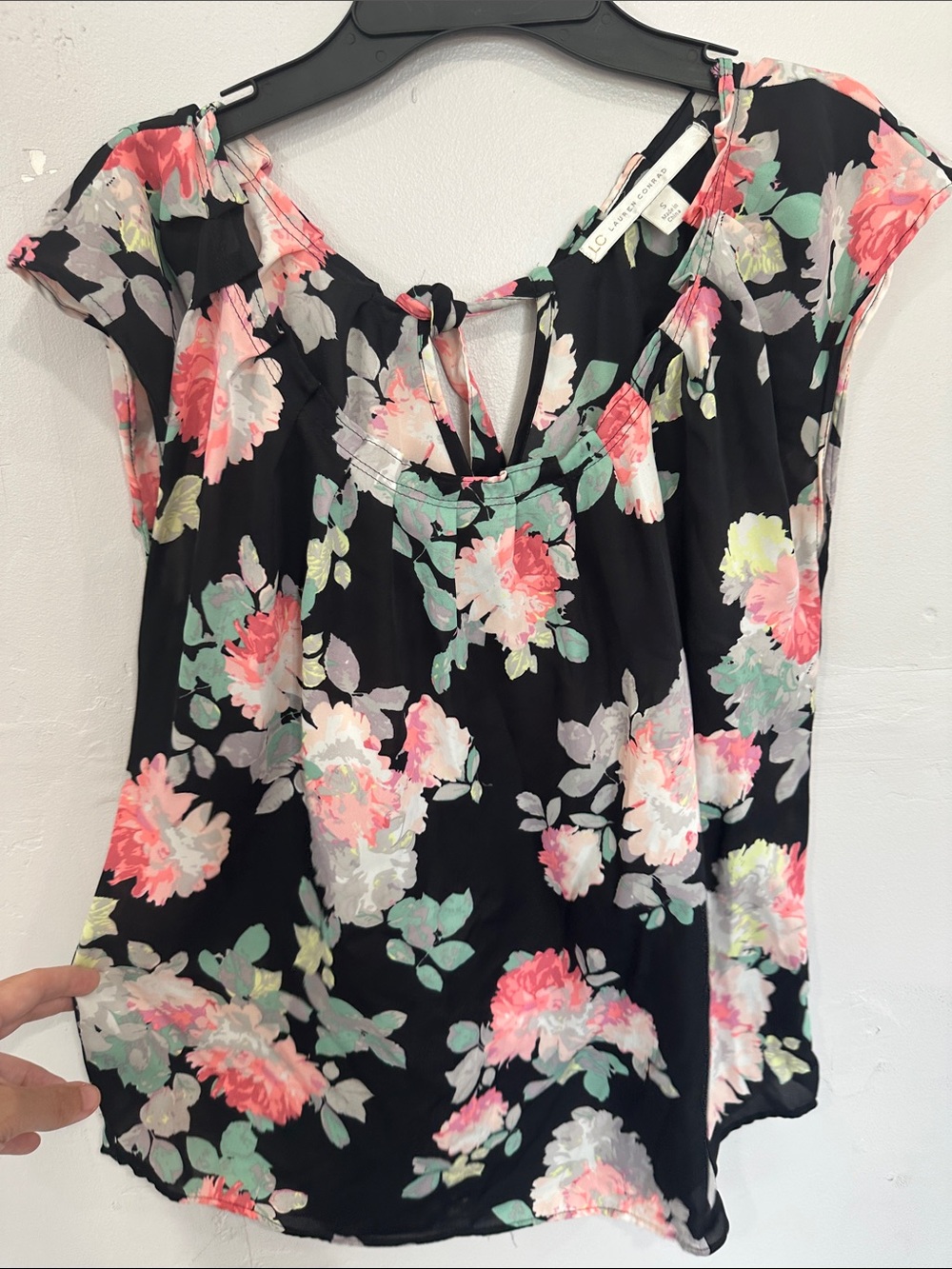LC Lauren Conrad Black Floral Tie-Back Cap Sleeve Blouse